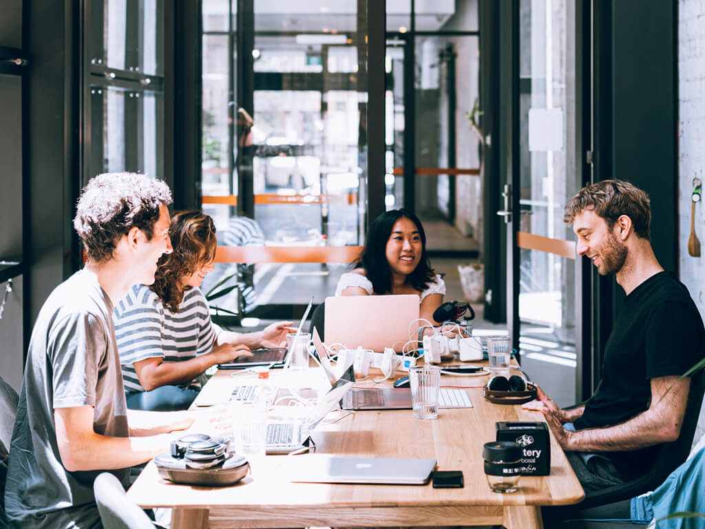 Erhellen Sie Ihr Webdesign. Lassen Sie Moderne Kunst entstehen.